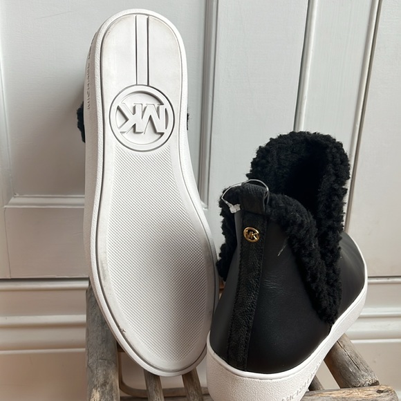 New Michael Kors FauxShear slip on boots - Picture 3 of 3